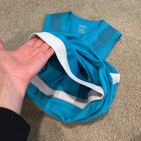 Reebok Women's Turquoise and Black Tank Top and Shirt bundle. - Picture 8 of 8